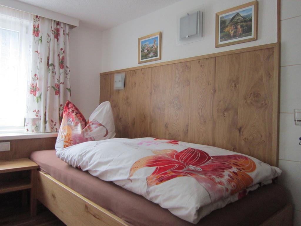 约胡姆豪斯住宿加早餐旅馆 Langen am Arlberg 外观 照片